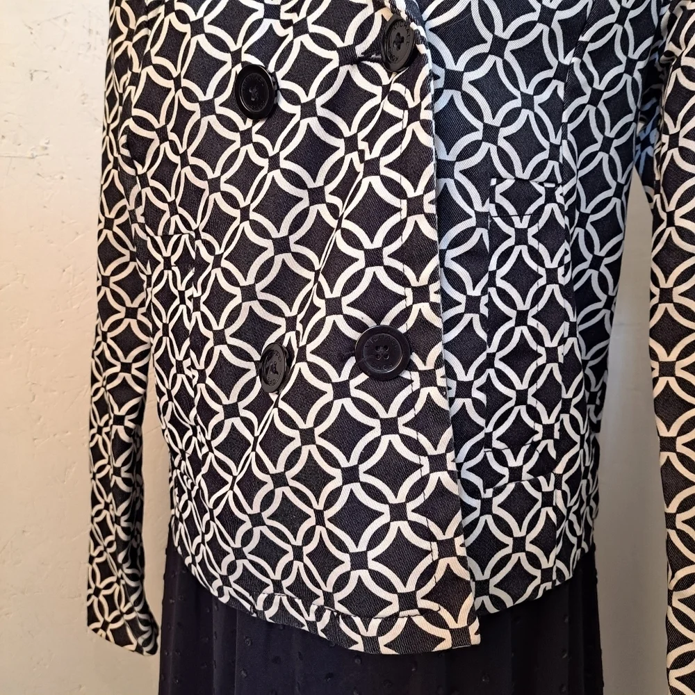 Micheal kors | Black & White blazer jacket with button details*stained neck - Picture 4 of 14